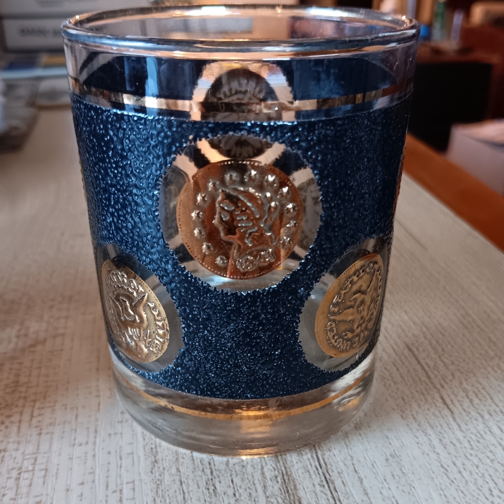 Set of 3 textured Whiskey/rocks glasses